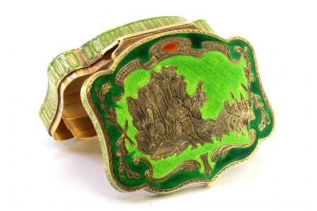 Caixa de rapé em ouro com esmalte envolvendo atividade campestre em painel 